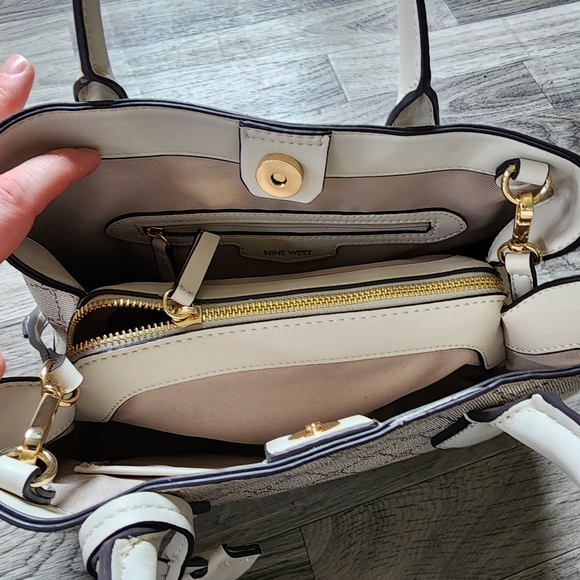 Nine West Women's Shoulder Handbag purse - Picture 3 of 8